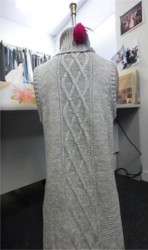 TWIGGY SLEEVELESS KNIT - Image 2